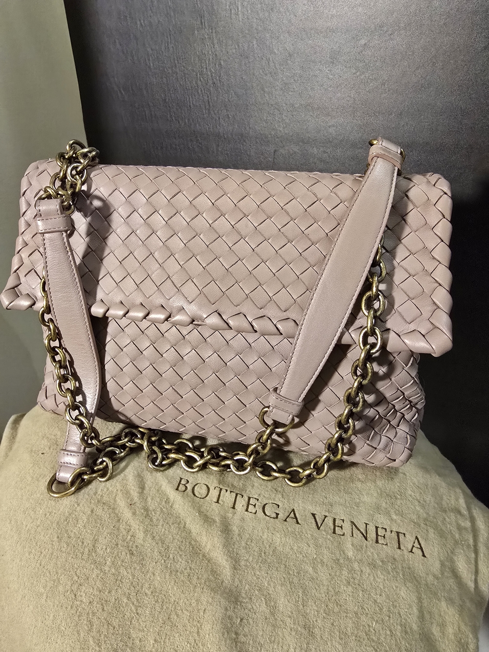 💯 Authentic Bottega Veneta Mauve Intrecciato Leather Bag Gold Chain w/COA - Picture 2 of 16